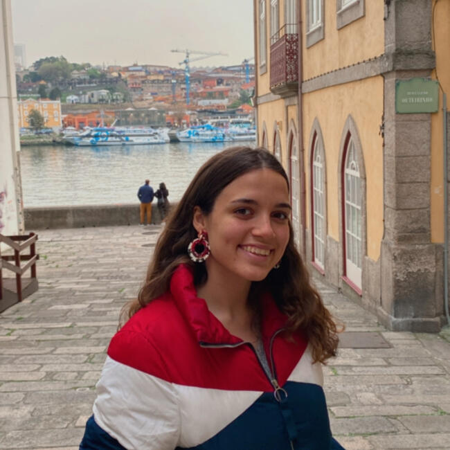 Babysitter em Faro: Fabiana