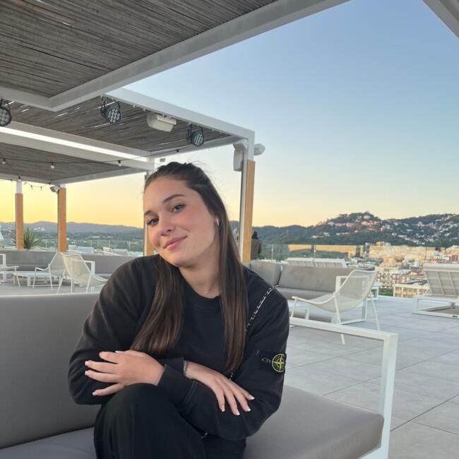 Babysitter in Saint-Sulpice-sur-Lèze: Lea