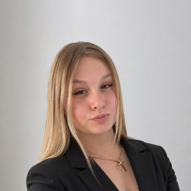 Babysitter in Estaires: Eva