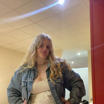 Babysitter in Pont-de-Poitte: Anna