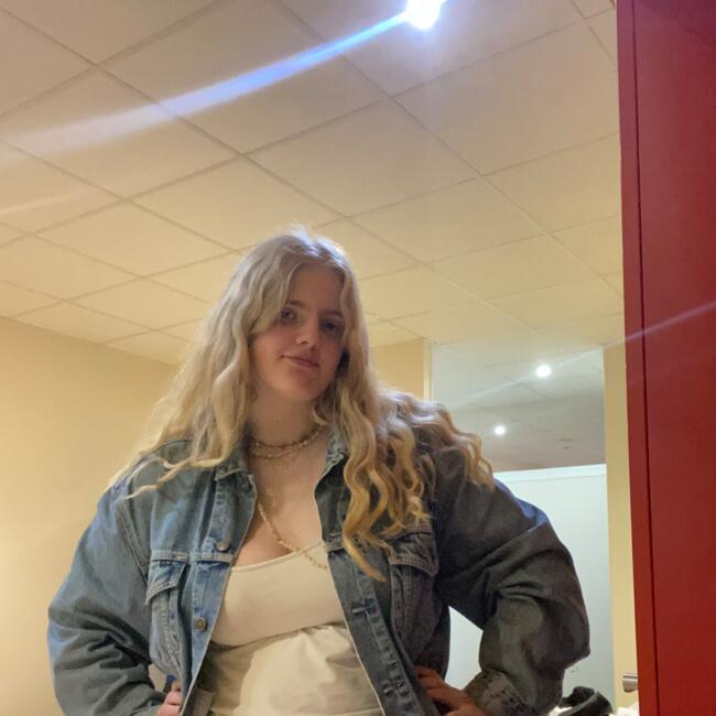 Babysitter in Pont-de-Poitte: Anna