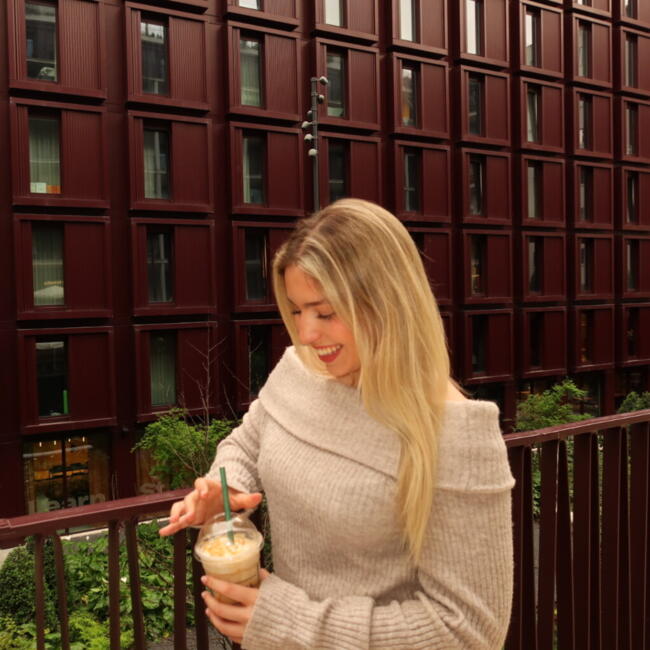 Babysitter in Vila Nova de Famalicão: Carina