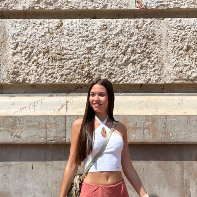 Babysitter in Castelldefels: Mara