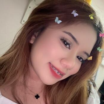 Singapore Island的保母: Nadia