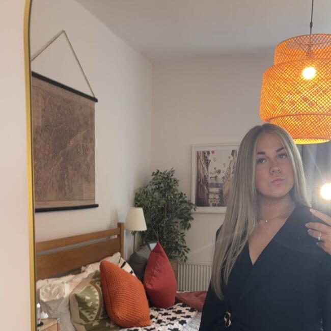 Babysitter in Hyde: Amelia