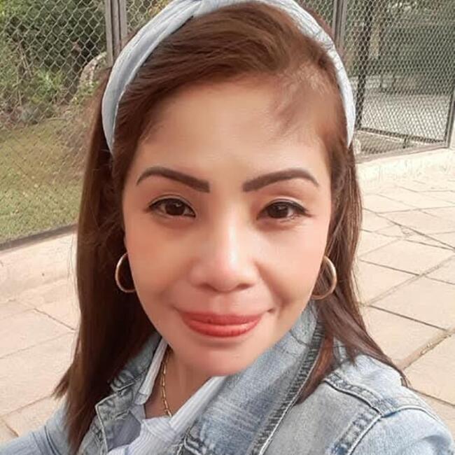 مربية أطفال في مدينة الكويت: Lorna