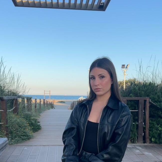 Babysitter in Elmas: Erica
