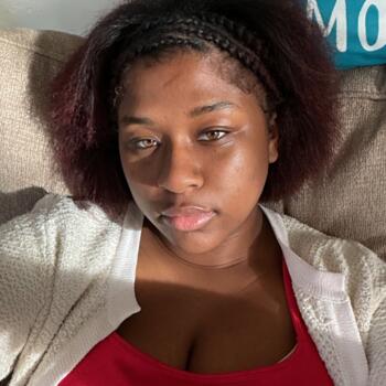 Babysitter in Dover: Makiya