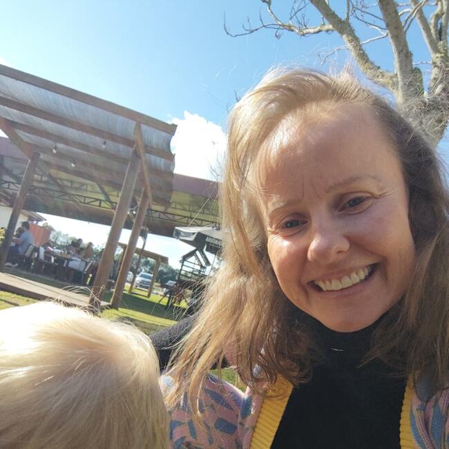 Babysitting job in São José dos Pinhais: Juliana