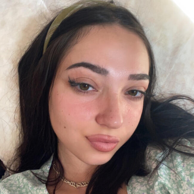 Babysitter in Uzein: Célia