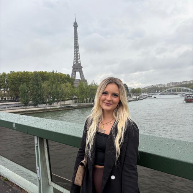 Babysitter in Lobbes: Emilie