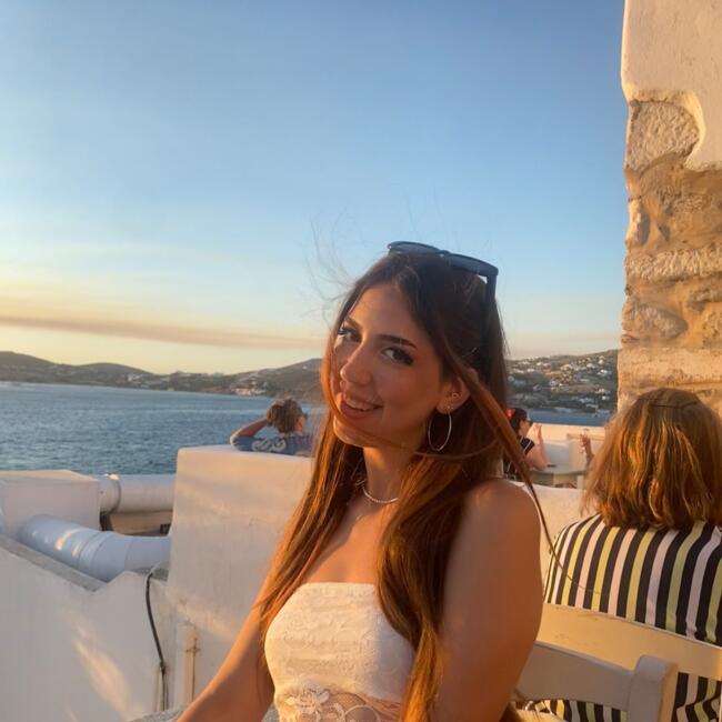 Babysitter in Athens: Κωνσταντίνα