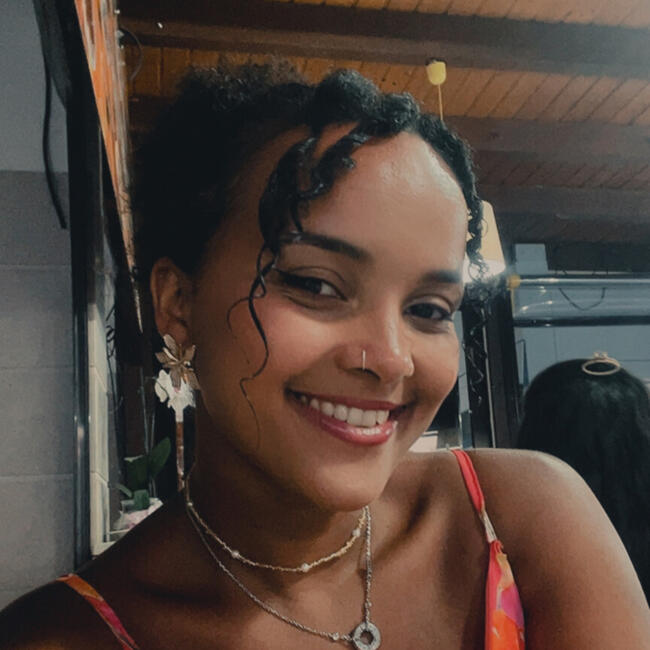 Babysitter in Grândola: Josy Assis