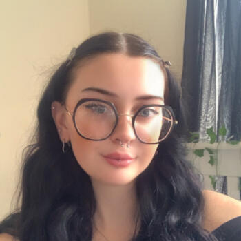 Babysitter in Plymouth: Rhiannon