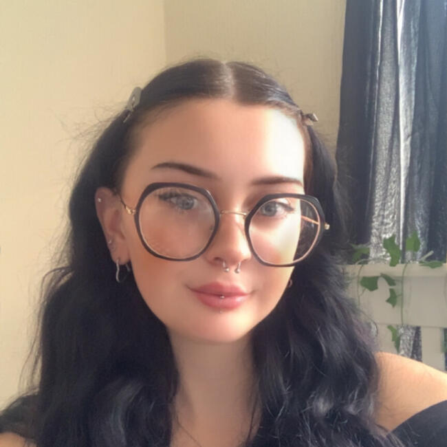 Babysitter in Plymouth: Rhiannon