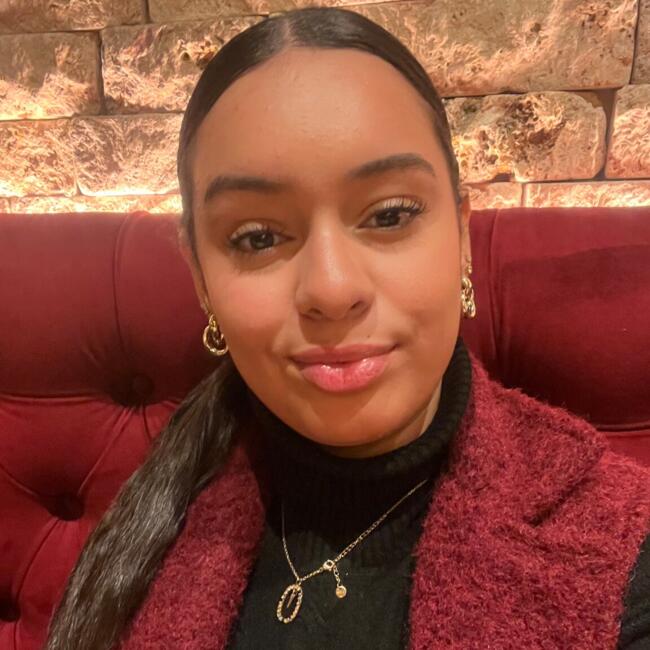 Nanny in Elche: Yasmin