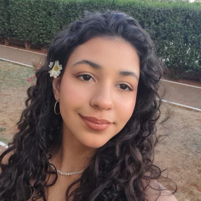Babysitter in Brasília: Ana Beatriz