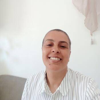 Babysitter in Sainte-Colombe (Île-de-France): Hanane
