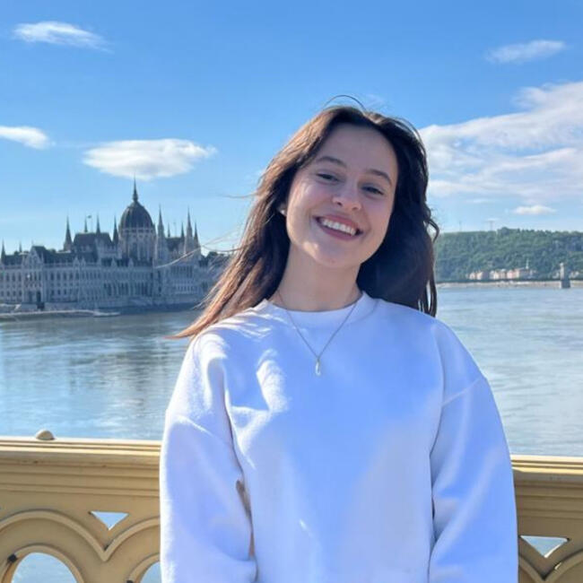 Babysitter in Rome: Bahar