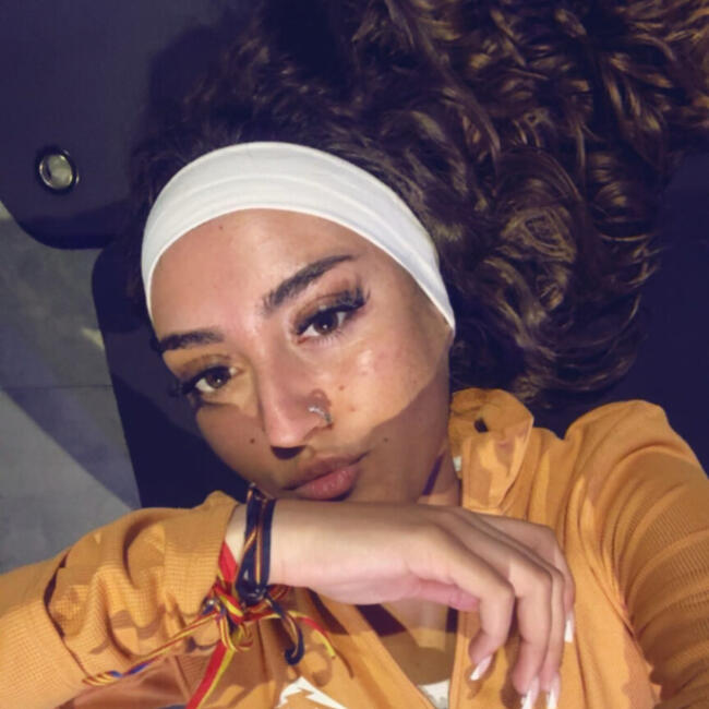 位于塞纳河畔维提的临时保姆: Yamina