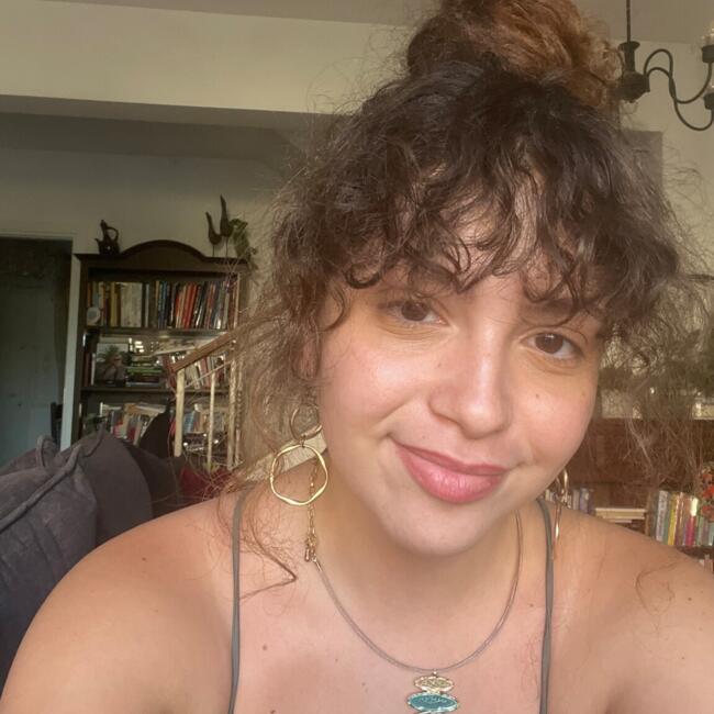 בייביסיטר ב- זכרון יעקב: נוגה