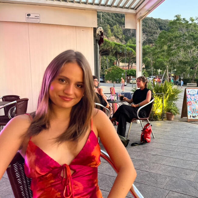 Babysitter in Courbevoie: Eva-Rose
