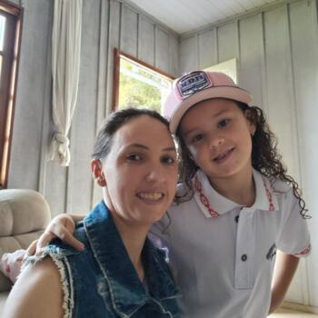 Emprego de babá em São José dos Pinhais: Larissa