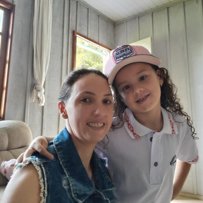 Emprego de babá em São José dos Pinhais: Larissa