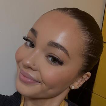 Babysitter Grays: Lola