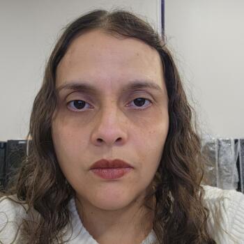 Emprego de babá em Brasília: emprego de babá Lizandra