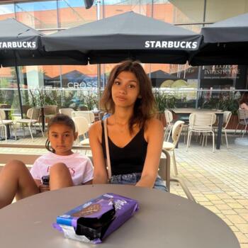 Babysitter in London: Aya