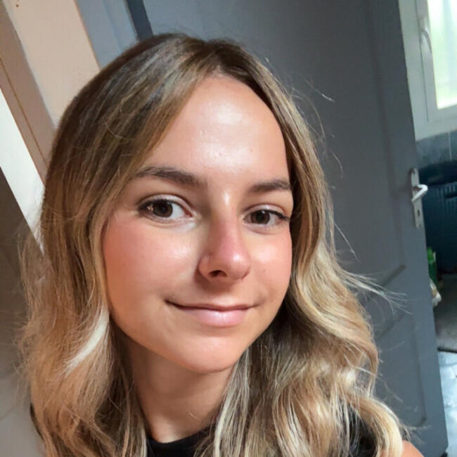 Babysitter in Pessac: Elsa