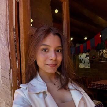Babysitter Milagro: Kiara Pérez Loor