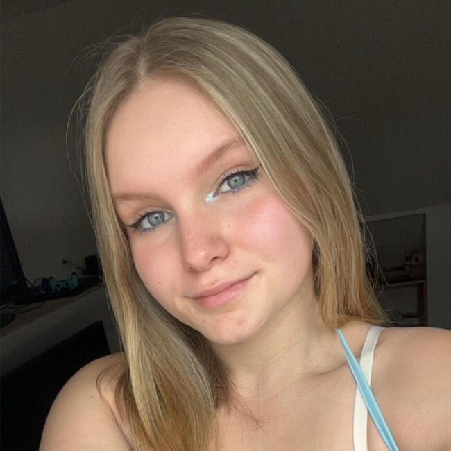 Babysitter in Tourcoing: Angeline