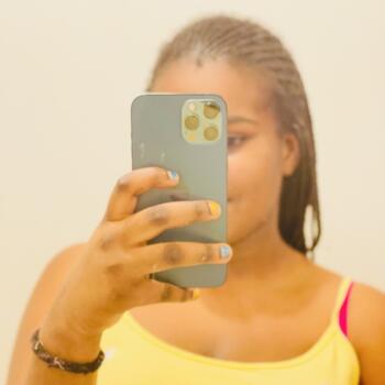 Baby-sitter in Saint-Denis: Hawa