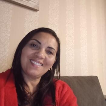 Babysitter in Ribeirão das Neves: Andrea