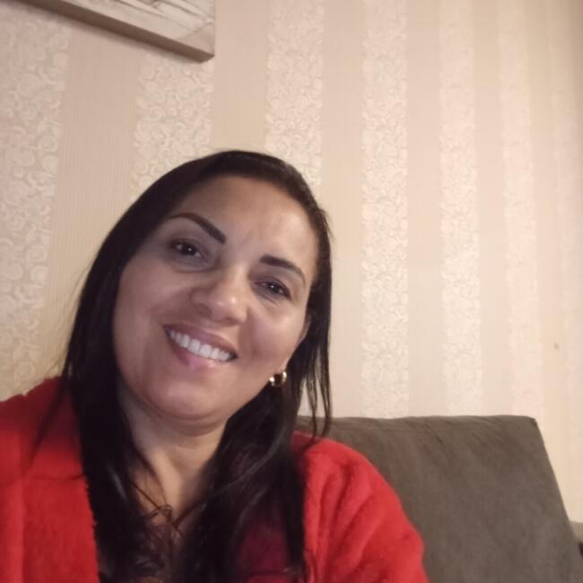 Babysitter in Ribeirão das Neves: Andrea