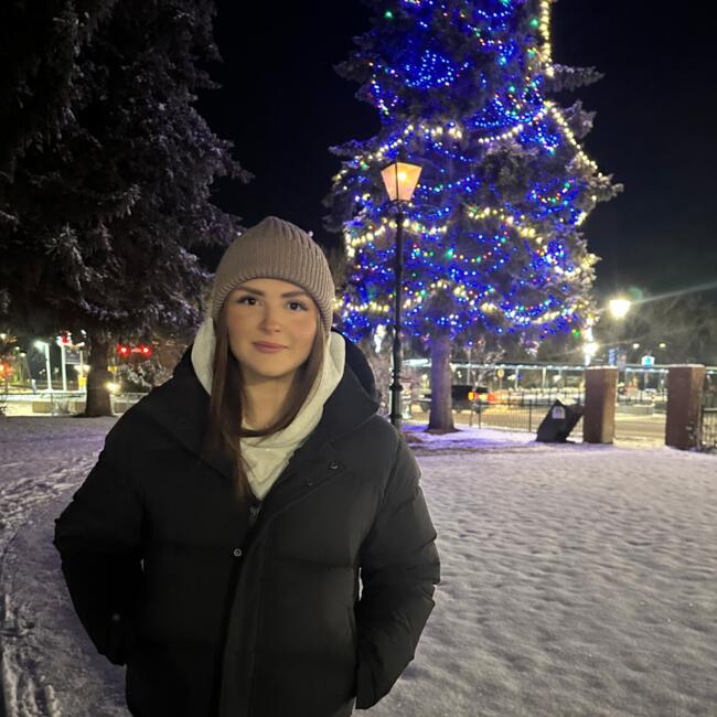 Babysitter in Medicine Hat: Abby