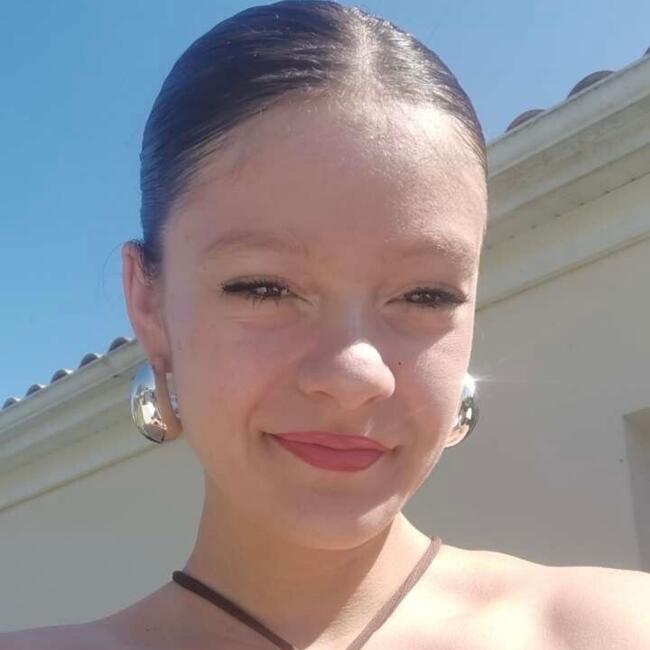 Nanny in Créon: Anna