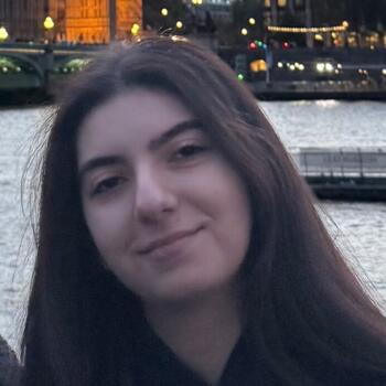 Babysitter in Paris: Rania