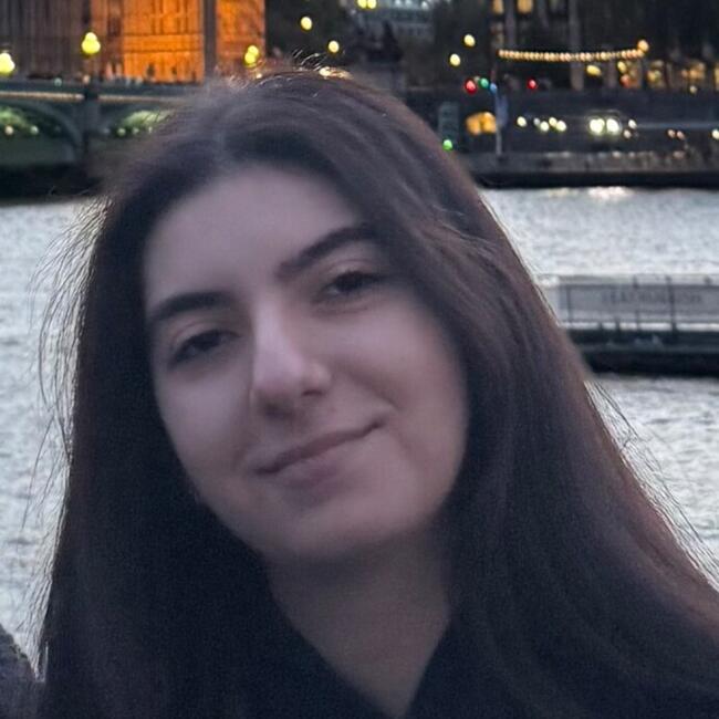 Babysitter in Paris: Rania