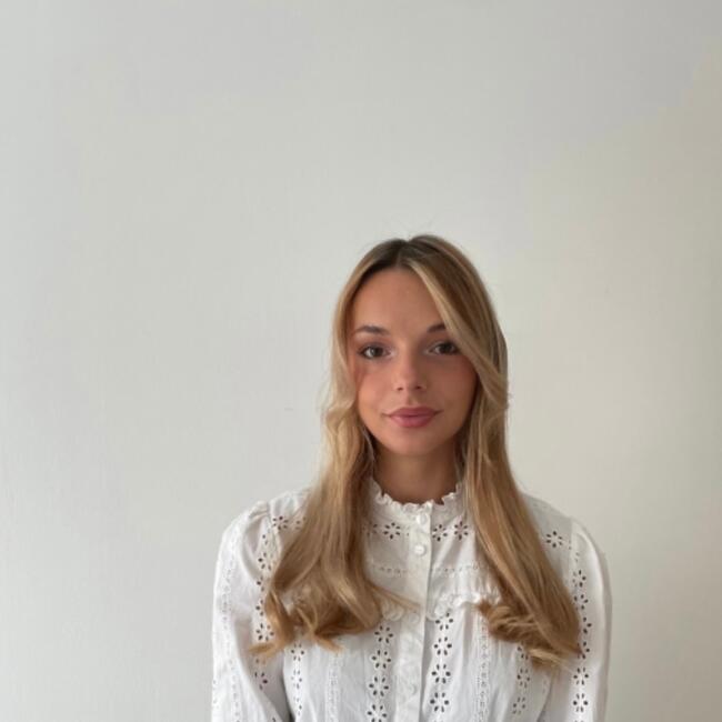 Babysitter in Rouen: Lily