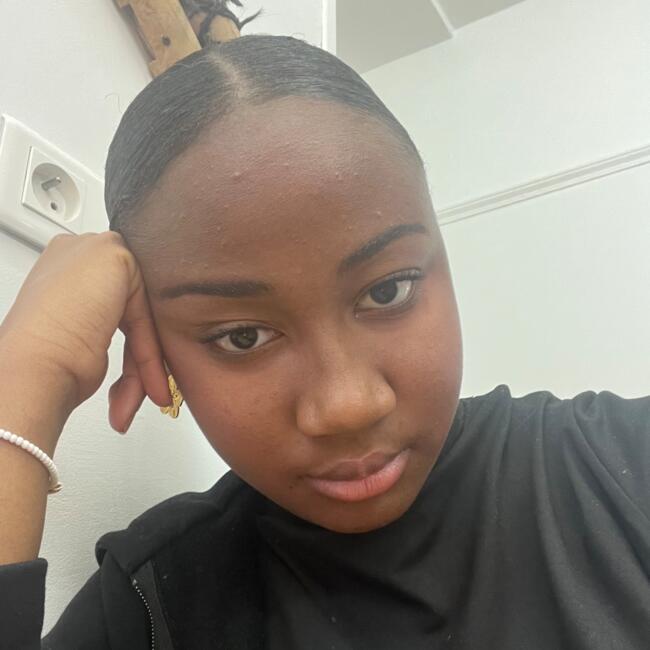 Babysitter in Montreuil: Imane