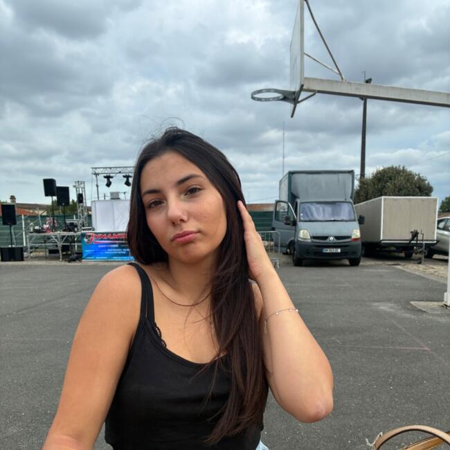 Babysitter in Villenave-d'Ornon: Linda