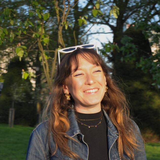 Babysitter in Paris: Alice