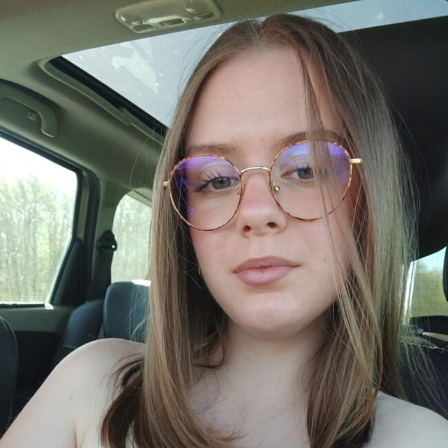 Babysitter in Mont-Saint-Aignan: Chloé