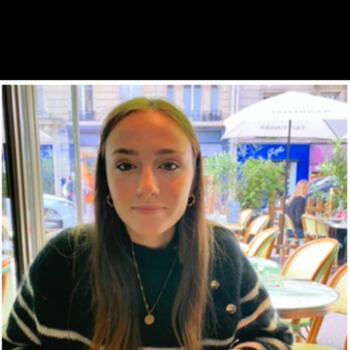 Babysitter in Paris: Ava