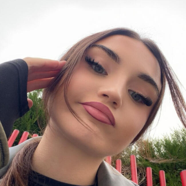 Babysitter in Saint-André-sur-Cailly: Naomy