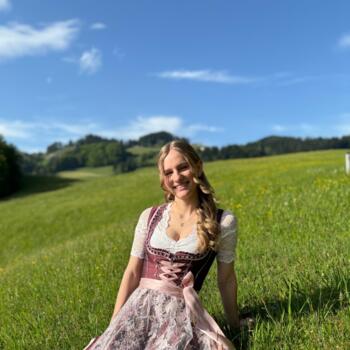 Babysitter in Niederndorf: Julia