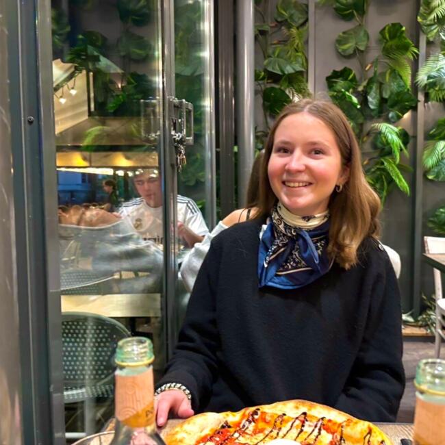 Babysitter in Le Landreau: Lorna